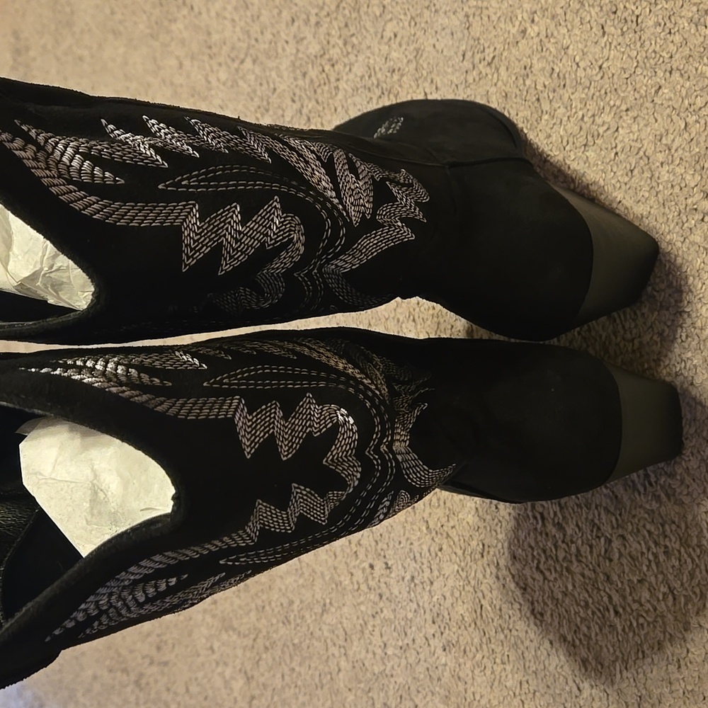 Ladies boots. - Picture 3 of 7